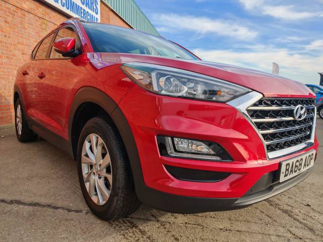 Hyundai Tucson 1.6 GDi SE Nav Euro 6 (s/s) 5dr SUV Petrol Red